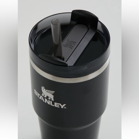 Stanley The Flowstate Quencher H2.0 Tumbler 20oz in Black Glow - Picture 3 of 5